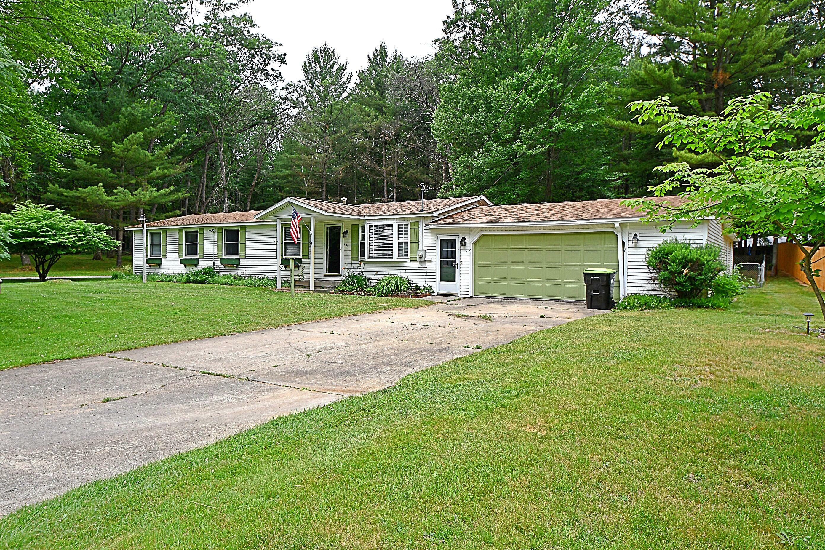 Property Photo:  6771 Clearbrook Dr  MI 48656 