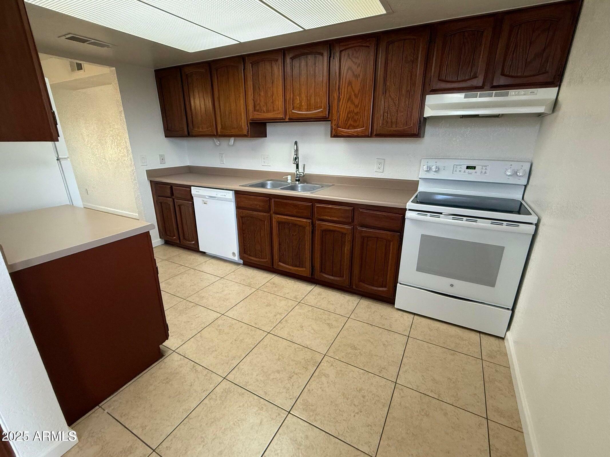 Property Photo:  1510 E 26th Lane  AZ 85119 