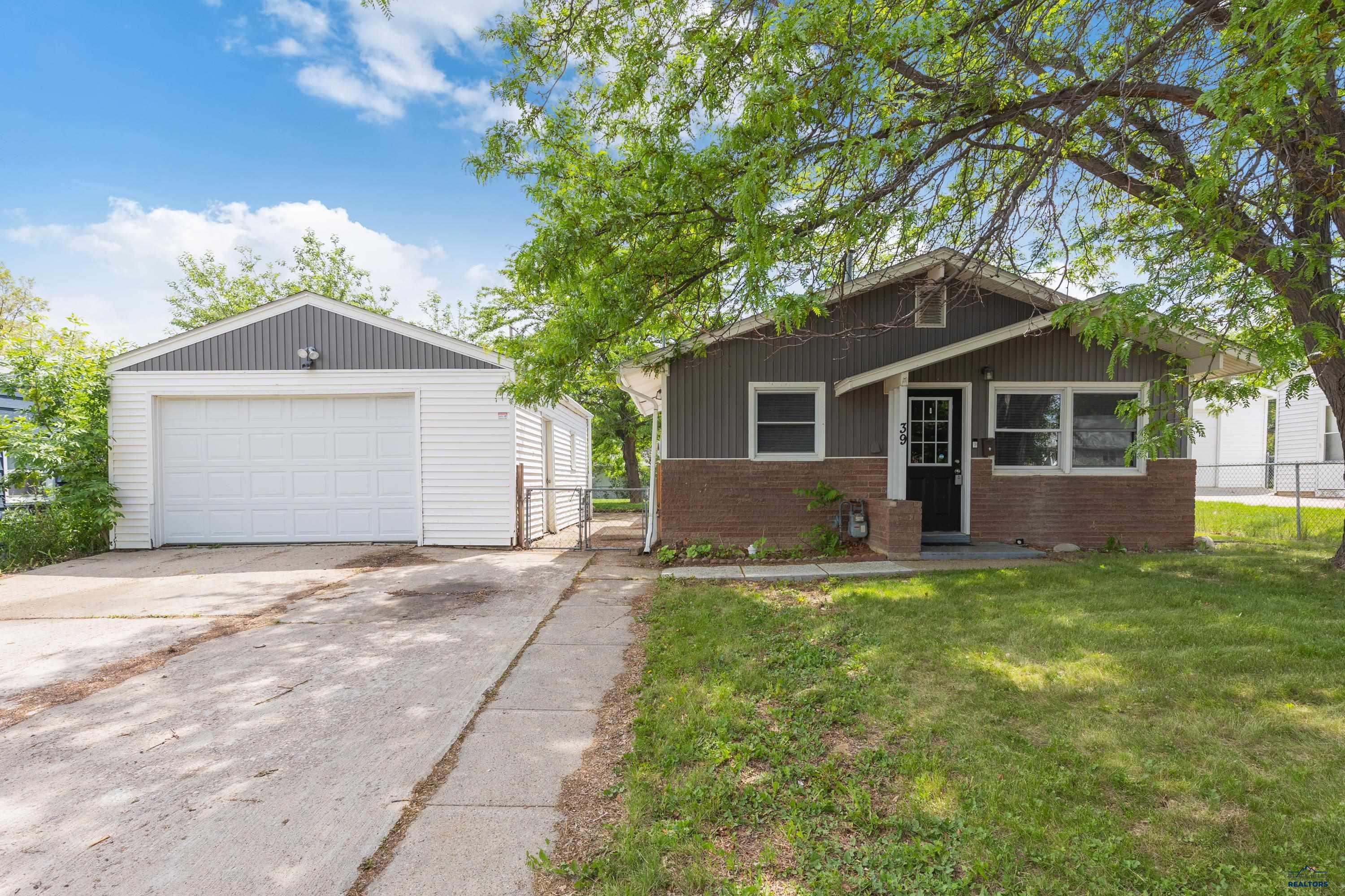 Property Photo: 39 Fairmont Blvd SD 57701