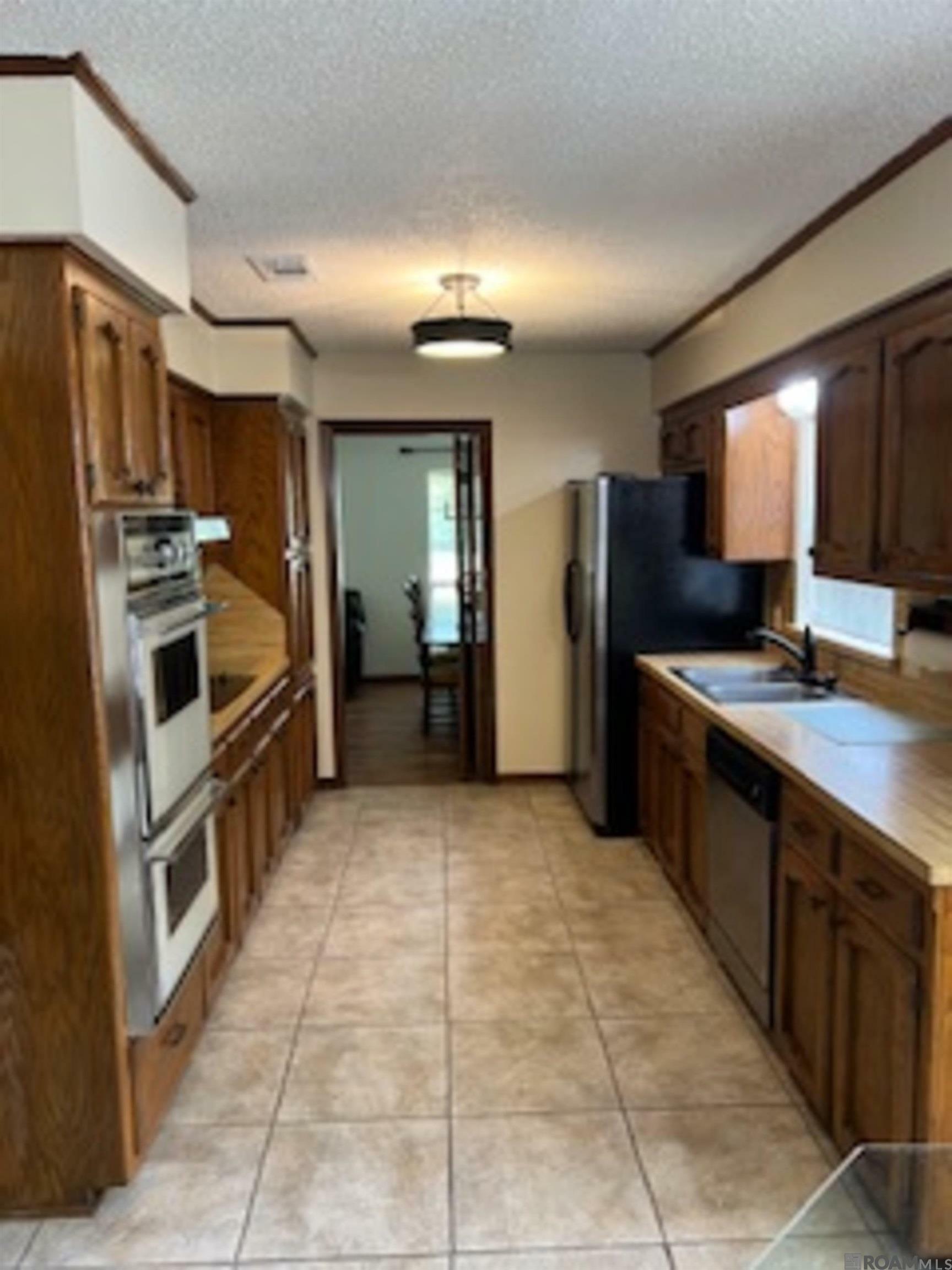 Property Photo: 1342 Barkley Dr LA 70810
