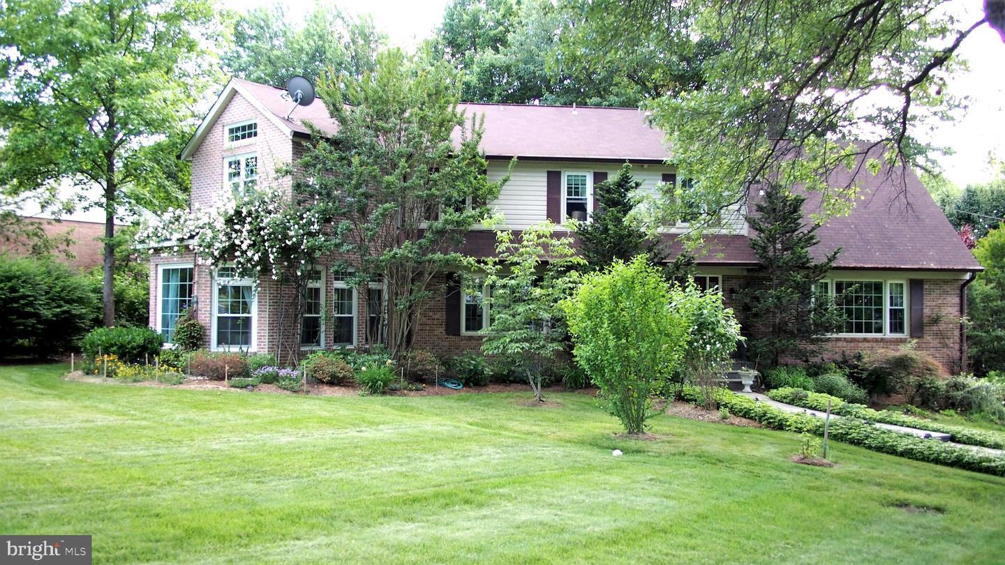 Property Photo: 1 Orchard Way S MD 20854