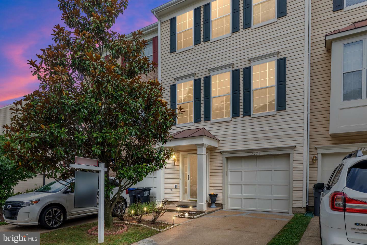 Property Photo: 2471 Clover Field Circle VA 20171