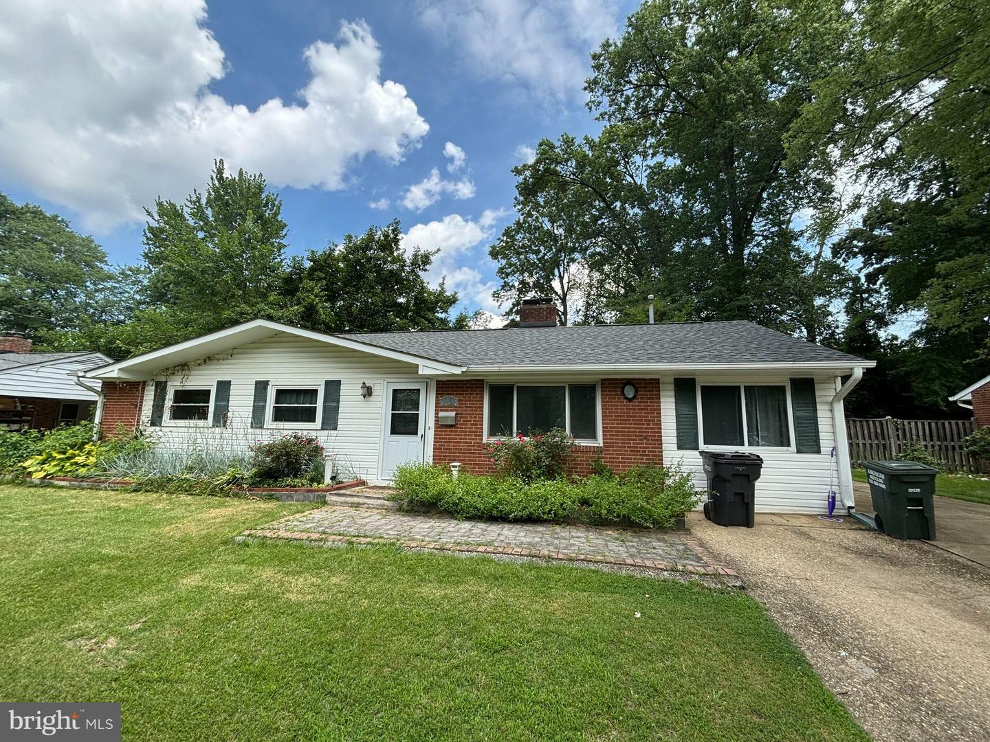 7439 Long Pine Drive  Springfield VA 22151 photo