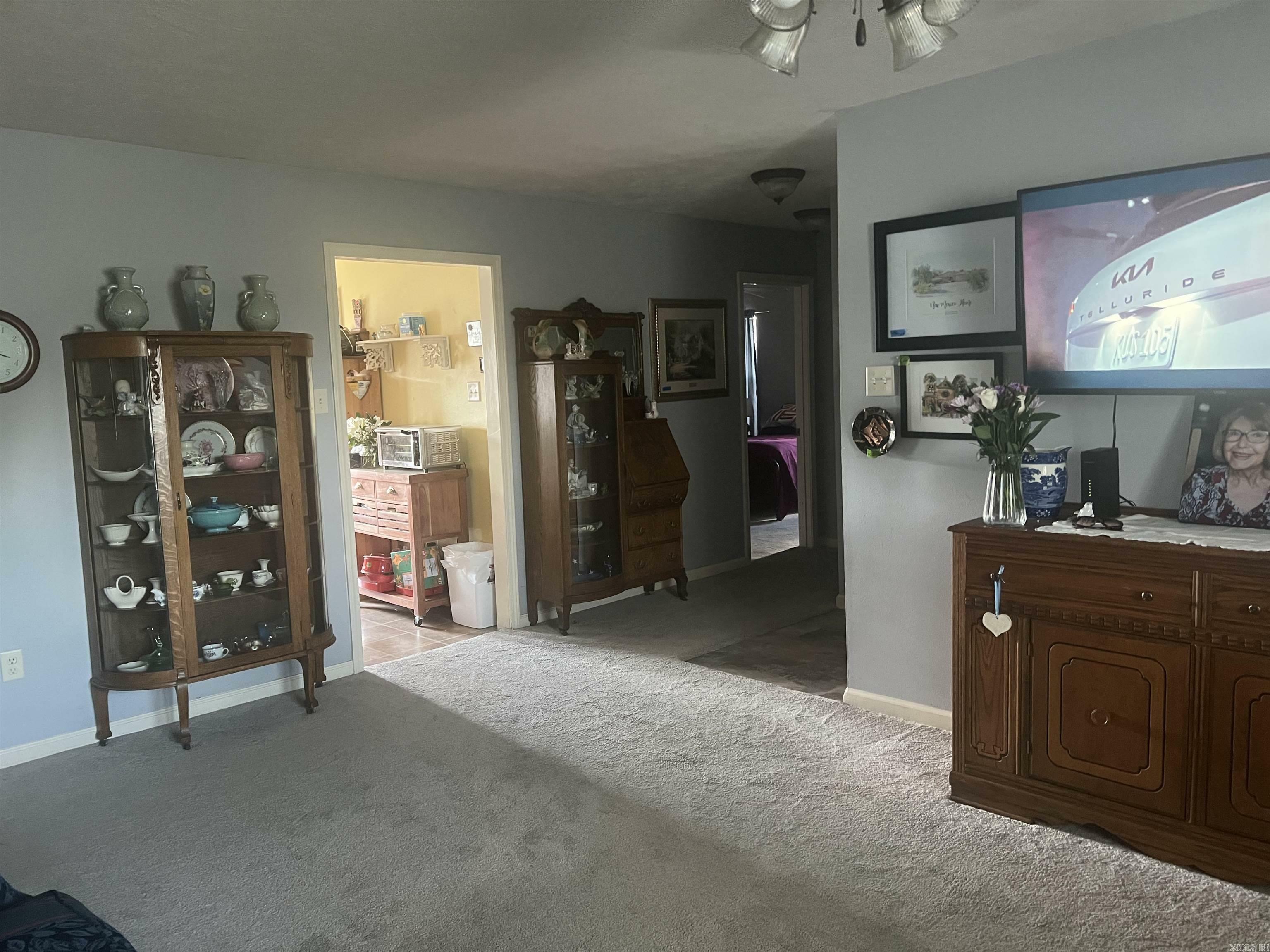 Property Photo:  