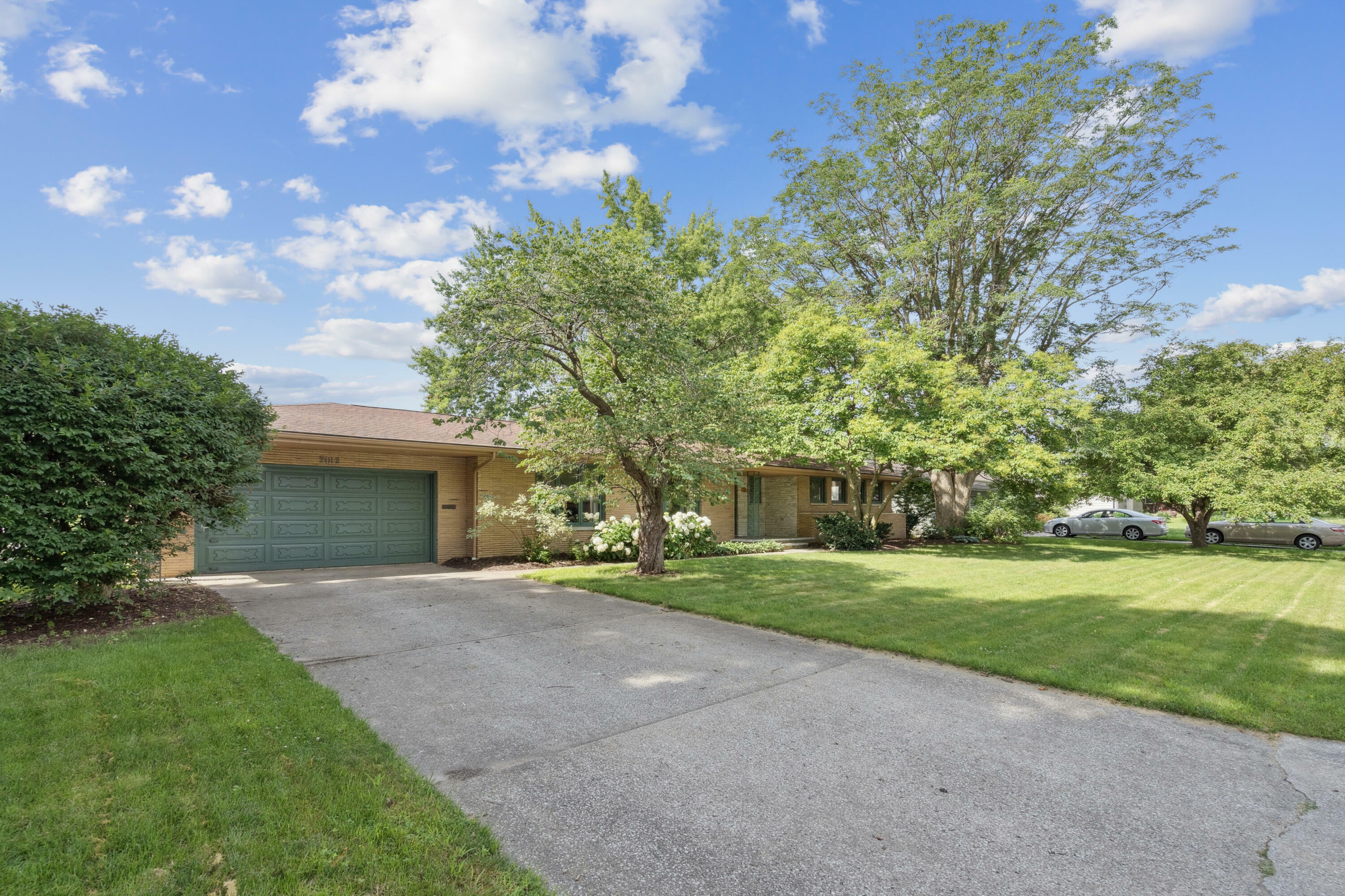 Property Photo:  2012 Ashmore Drive  IA 50014 