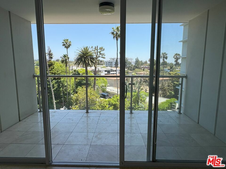 Property Photo:  201 Ocean Ave  CA 90402 