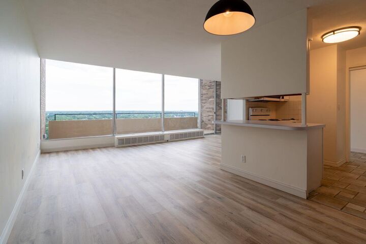 Property Photo:  1000 Urlin Avenue  OH 43212 