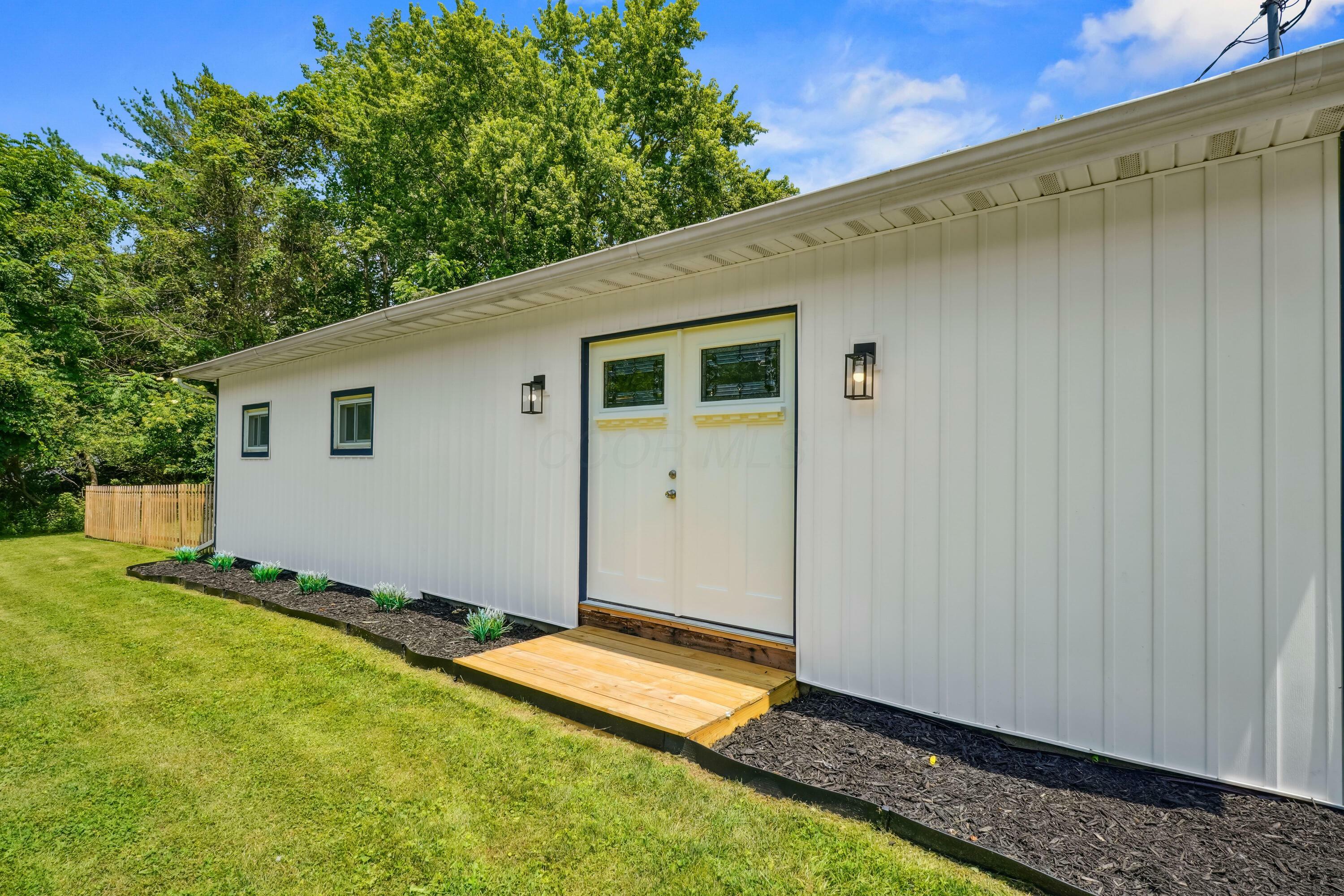 Property Photo:  13200 Elm NE Road  OH 43076 