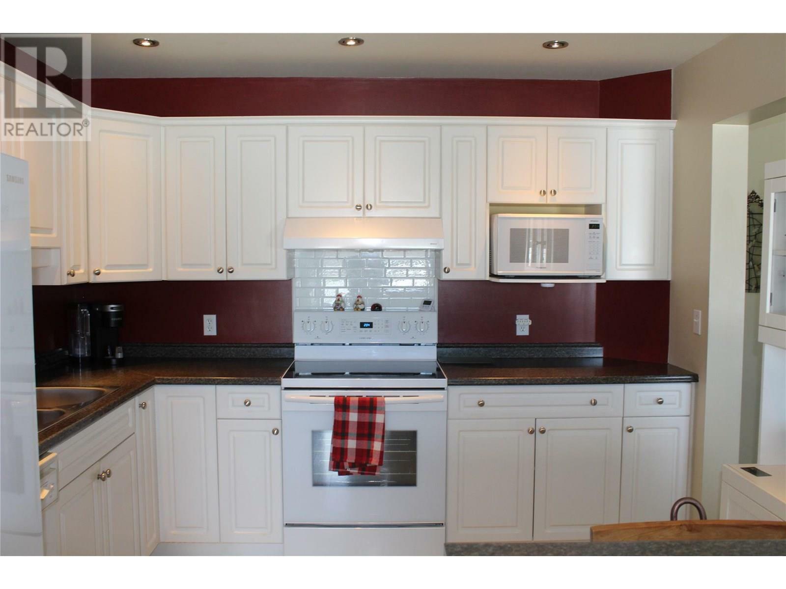 Property Photo: 2951 11 Avenue Northeast 24 BC V1E 1V8