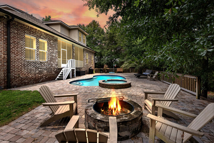 Property Photo:  4104 Bond Circle  FL 32578 
