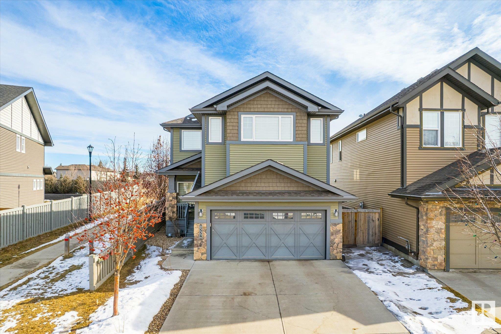 Photo de la propriété:  8535 216 Street NW  AB T5T 4R5 
