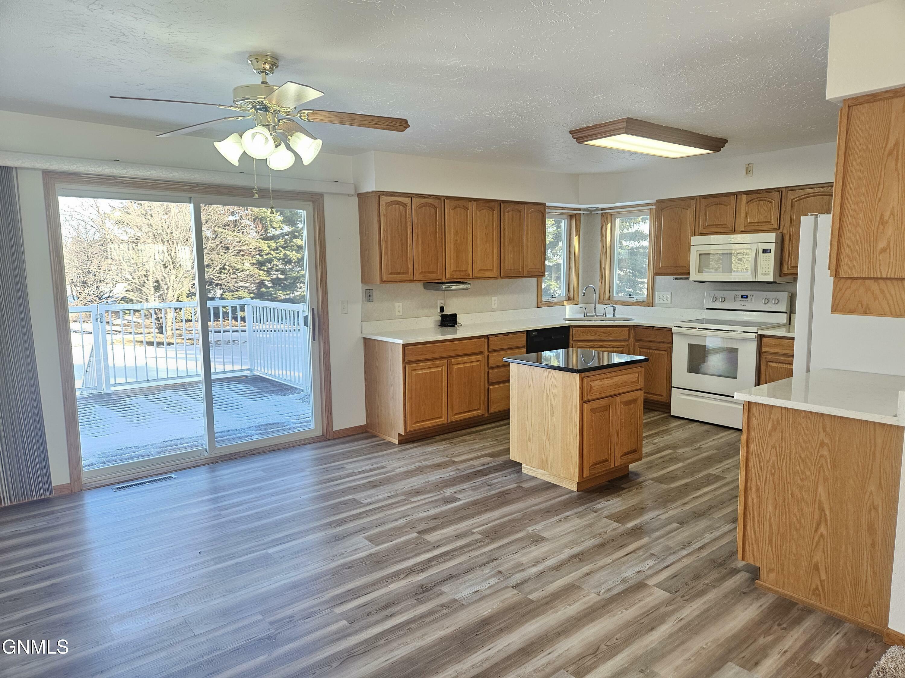 Property Photo:  5110 Grassy Lane  ND 58503 