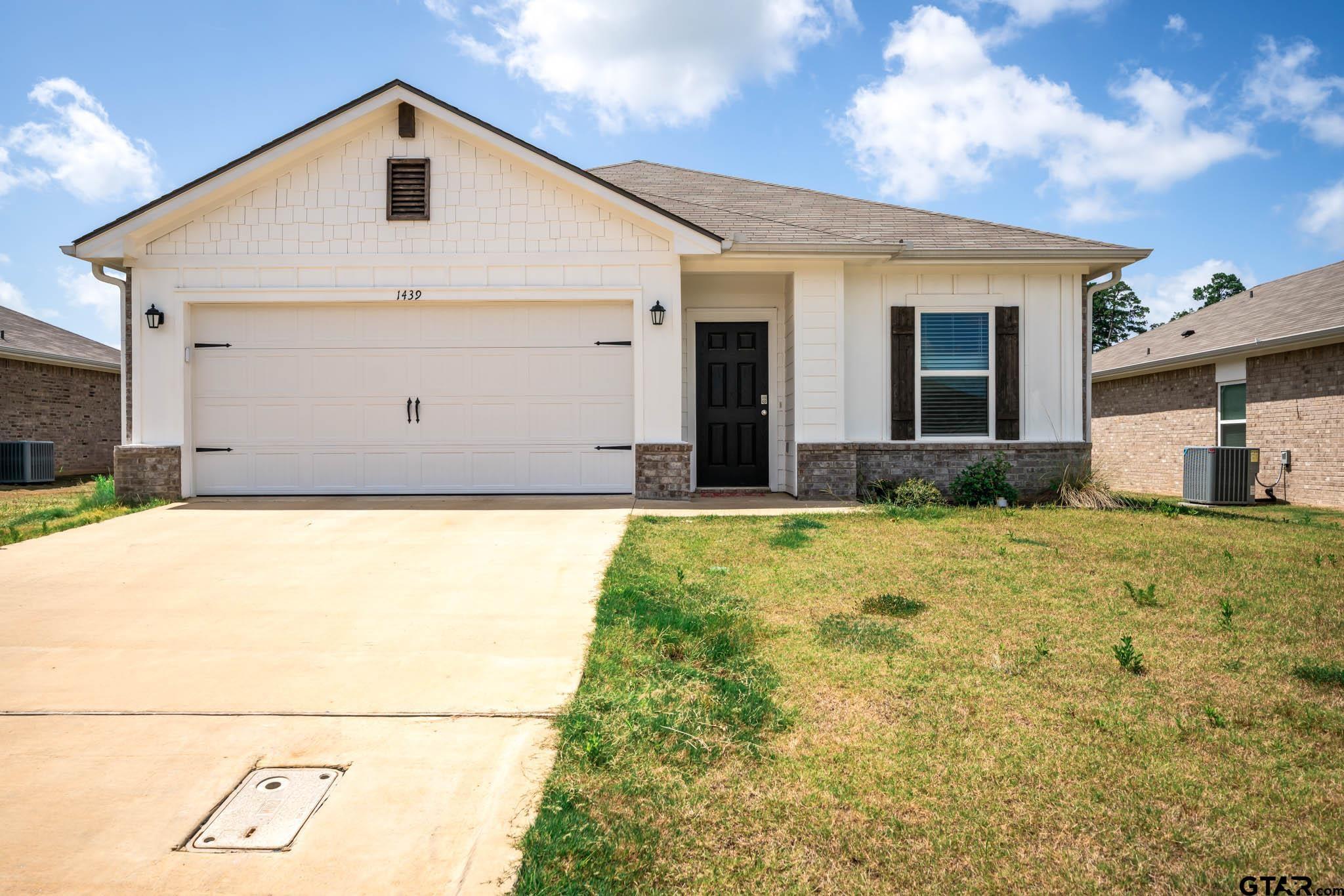 Property Photo: 1439 Monterey Dr TX 75601