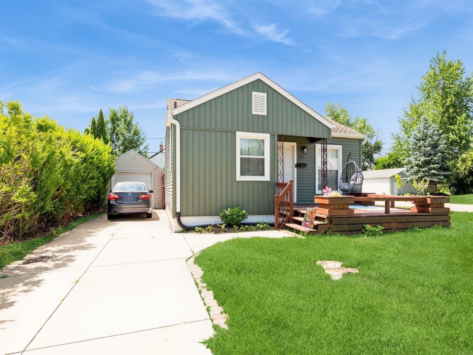Property Photo: 927 NW O Avenue IA 52405