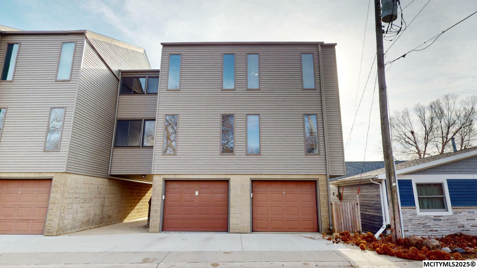 Property Photo: 414 E Lake St #3 IA 50482