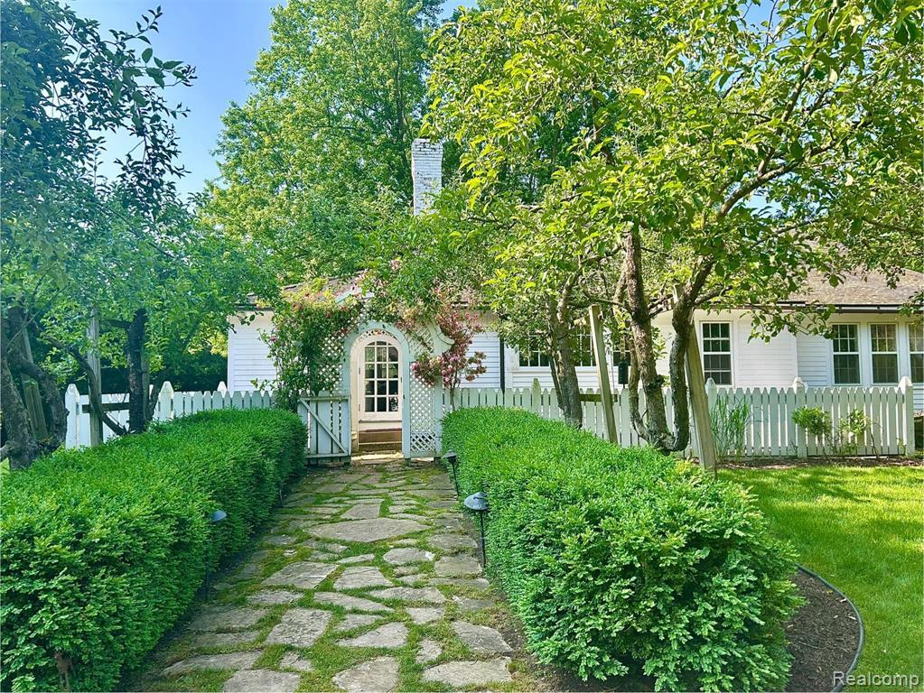 Property Photo:  13855 Peacock Road  MI 48848 9266 