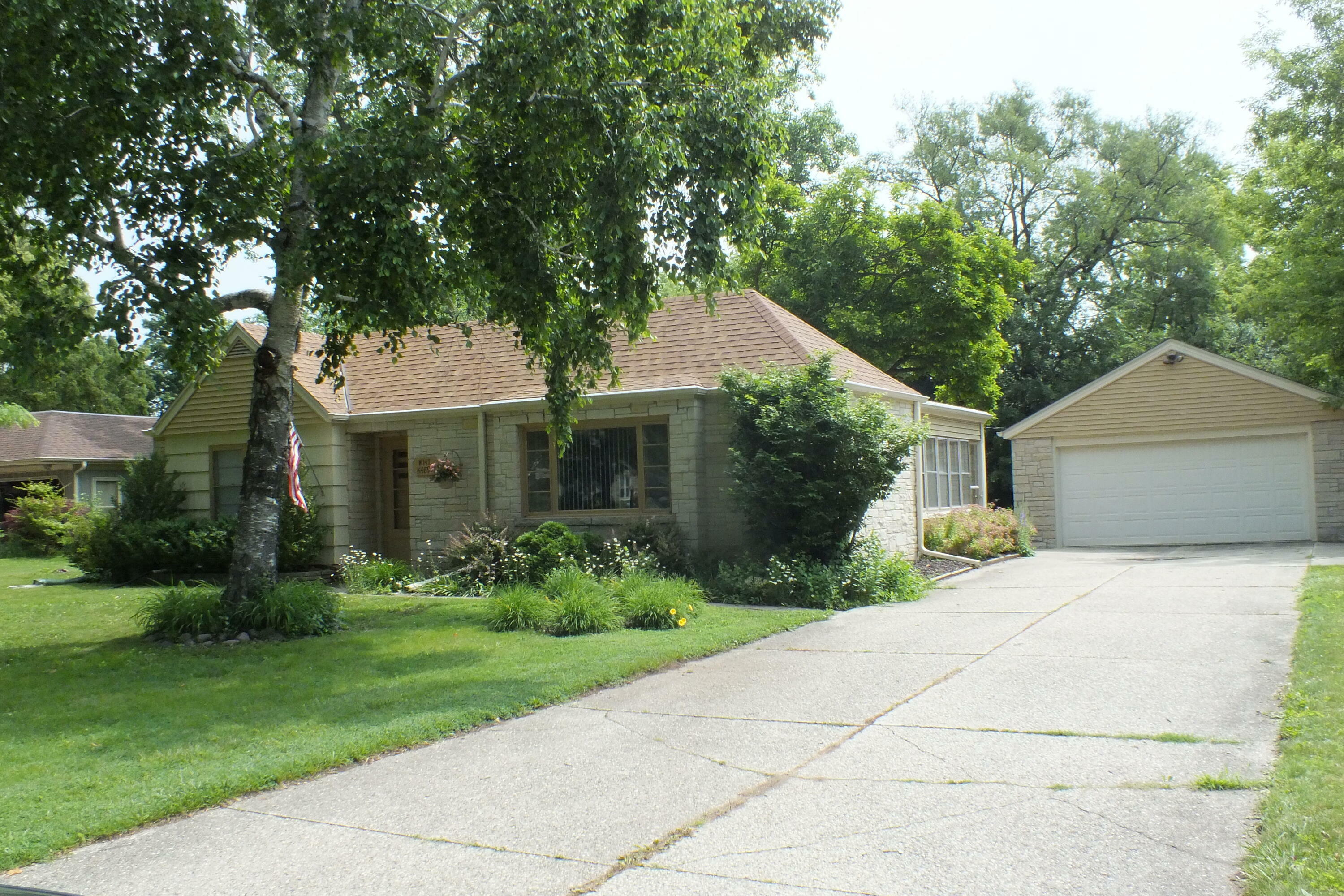W147n4892 Dolphin Dr  Menomonee Falls WI 53051 photo