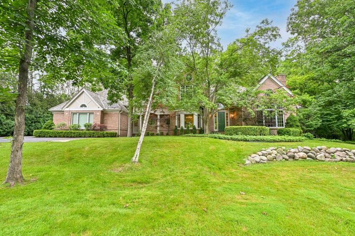 10829 N Beechwood Dr  Mequon WI 53092 photo