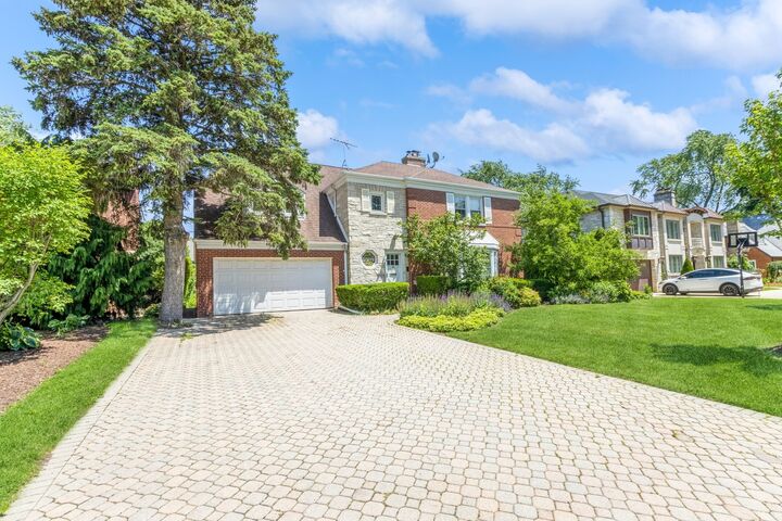 Property Photo: 6727 N Le Mai Avenue IL 60712