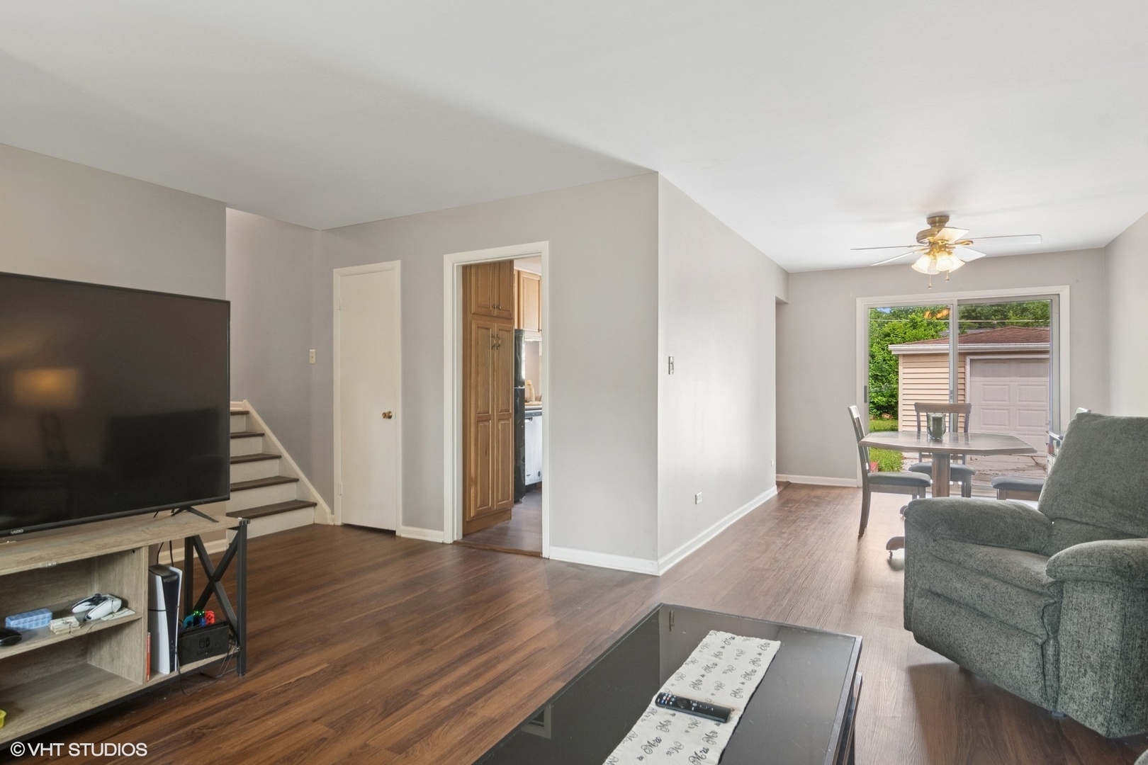 Property Photo: 1016 Beverly Drive IL 60090