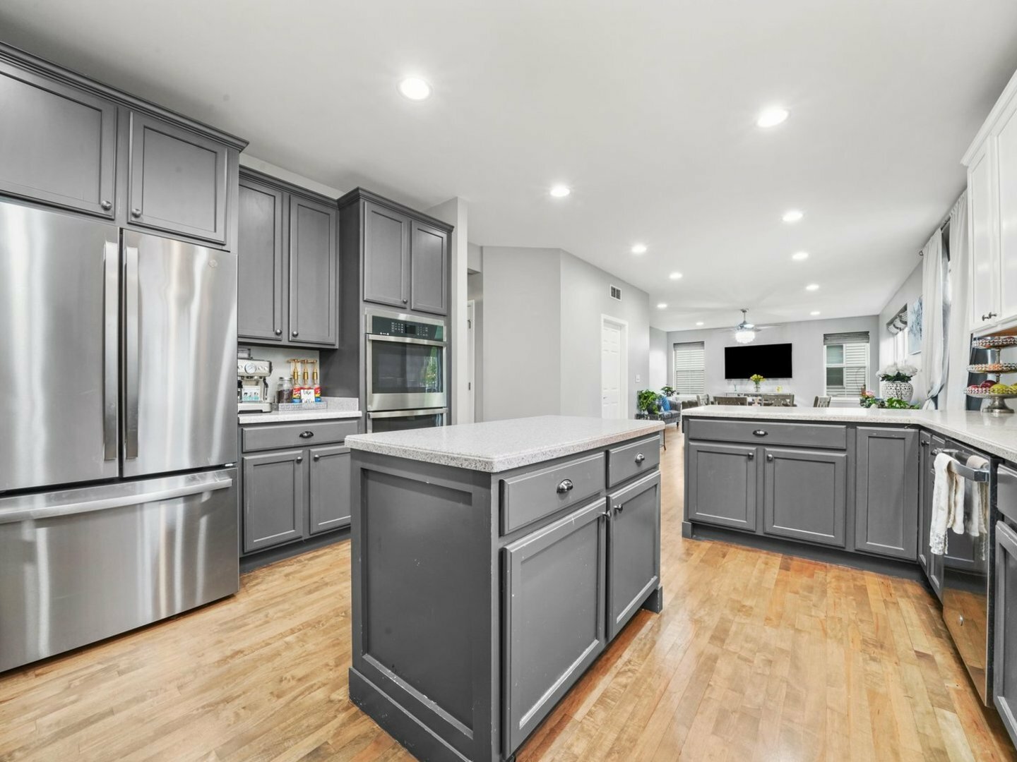 Property Photo:  210 Woodford Road  IL 60543 