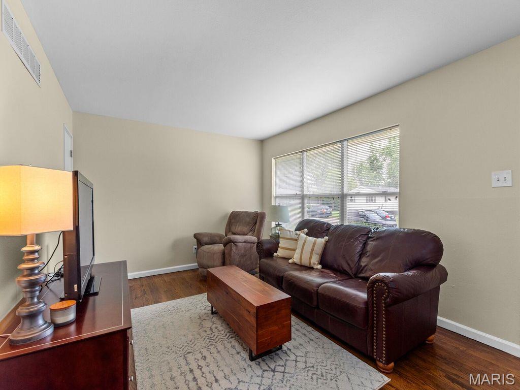 Property Photo: 208 Floralea Place MO 63127