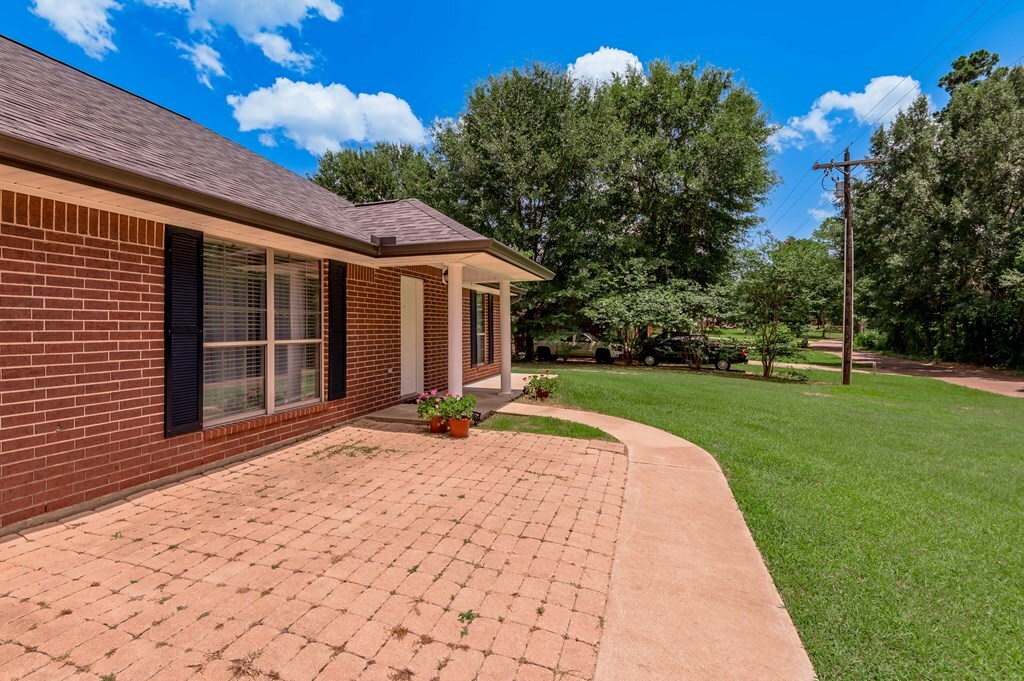 Property Photo: 1110 County Road 723 TX 75964