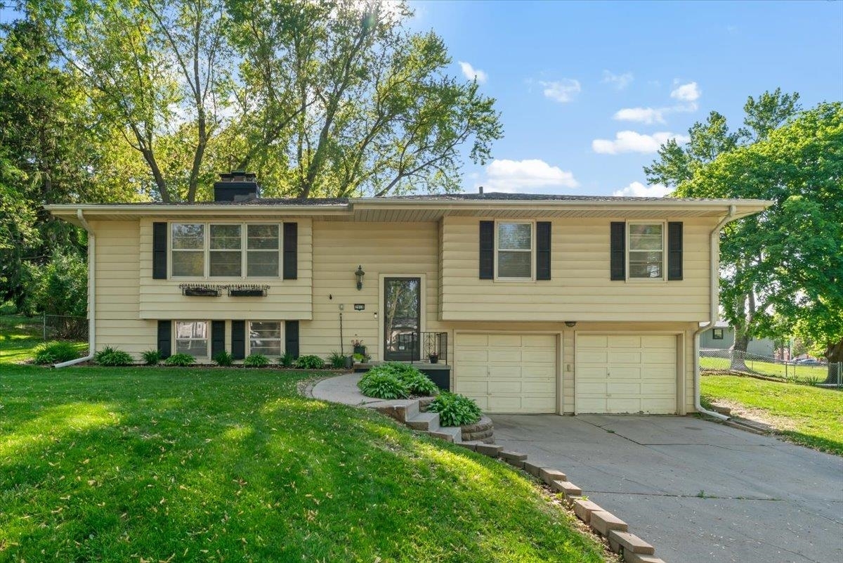 Property Photo:  2918 S 112th Street  NE 68144 