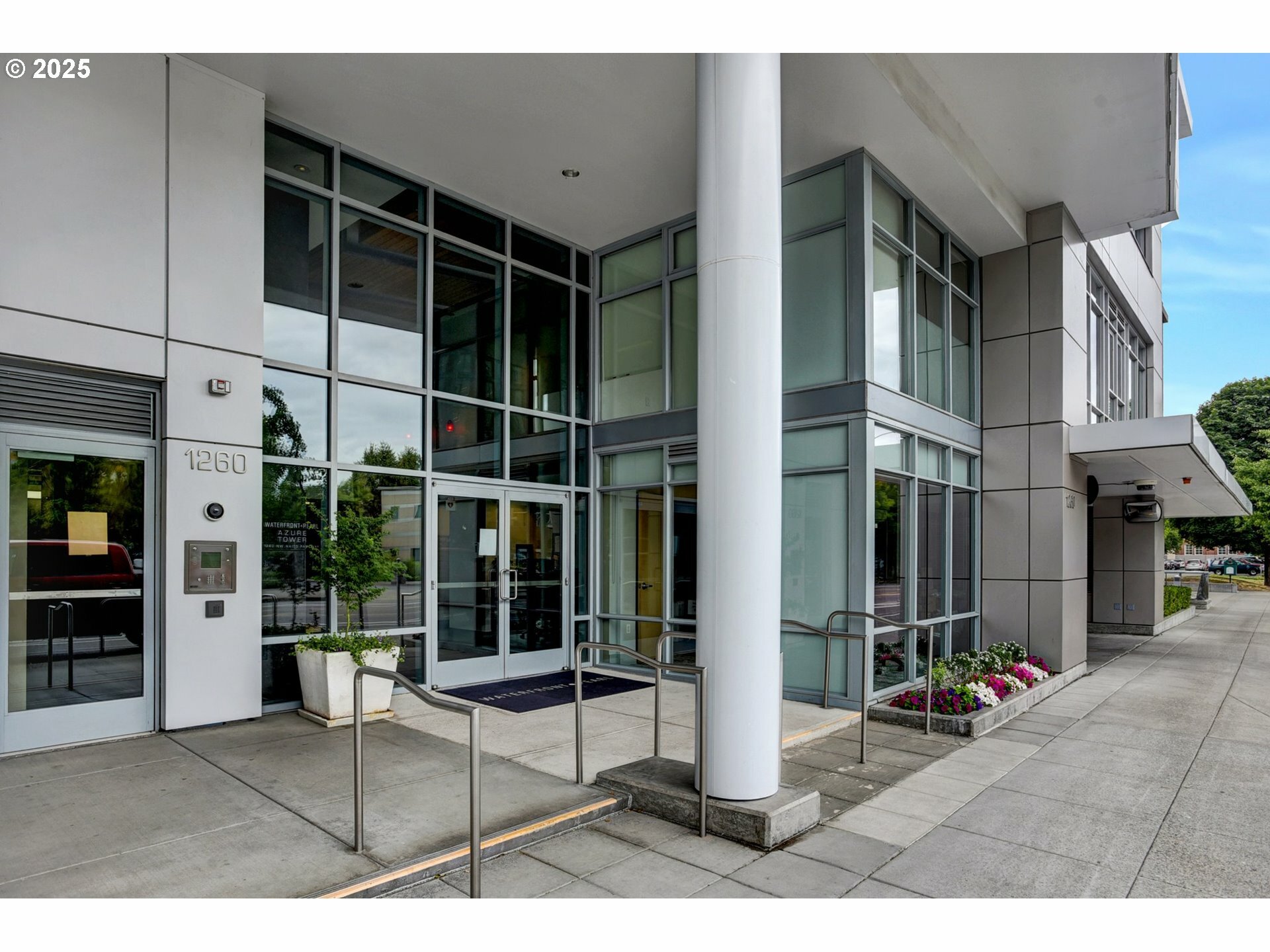Property Photo:  1260 NW Naito Pkwy 103  OR 97209 