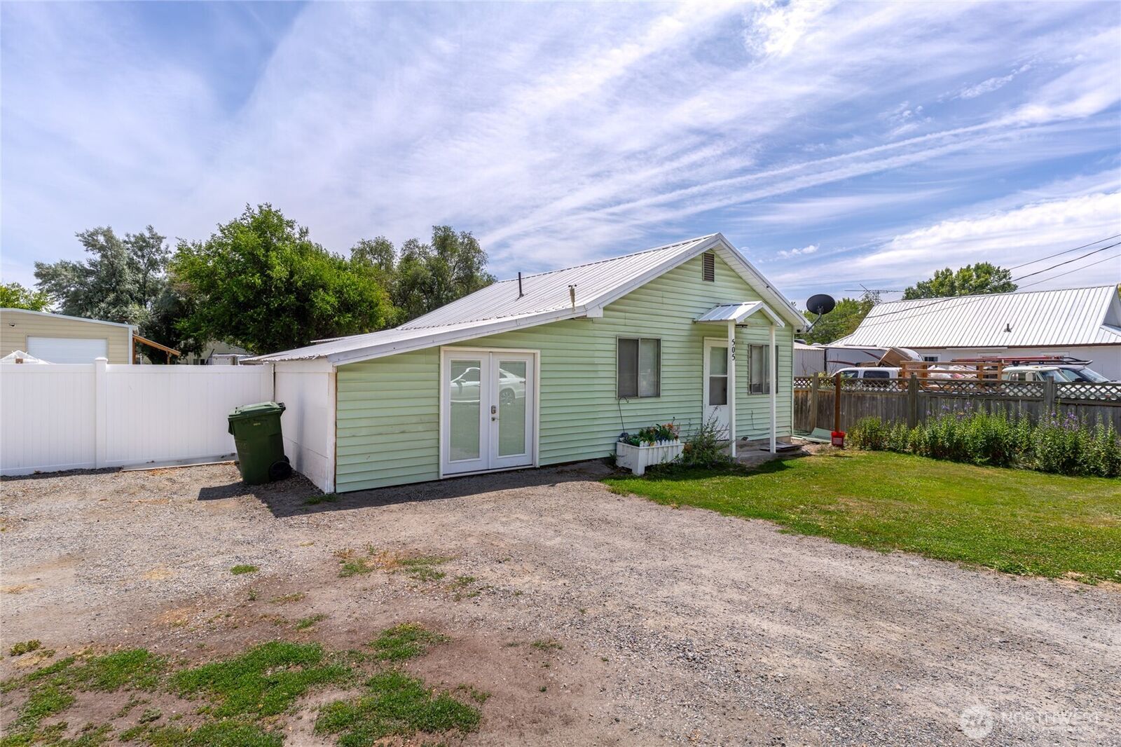 Property Photo:  505  Jasmine Street  WA 98841 