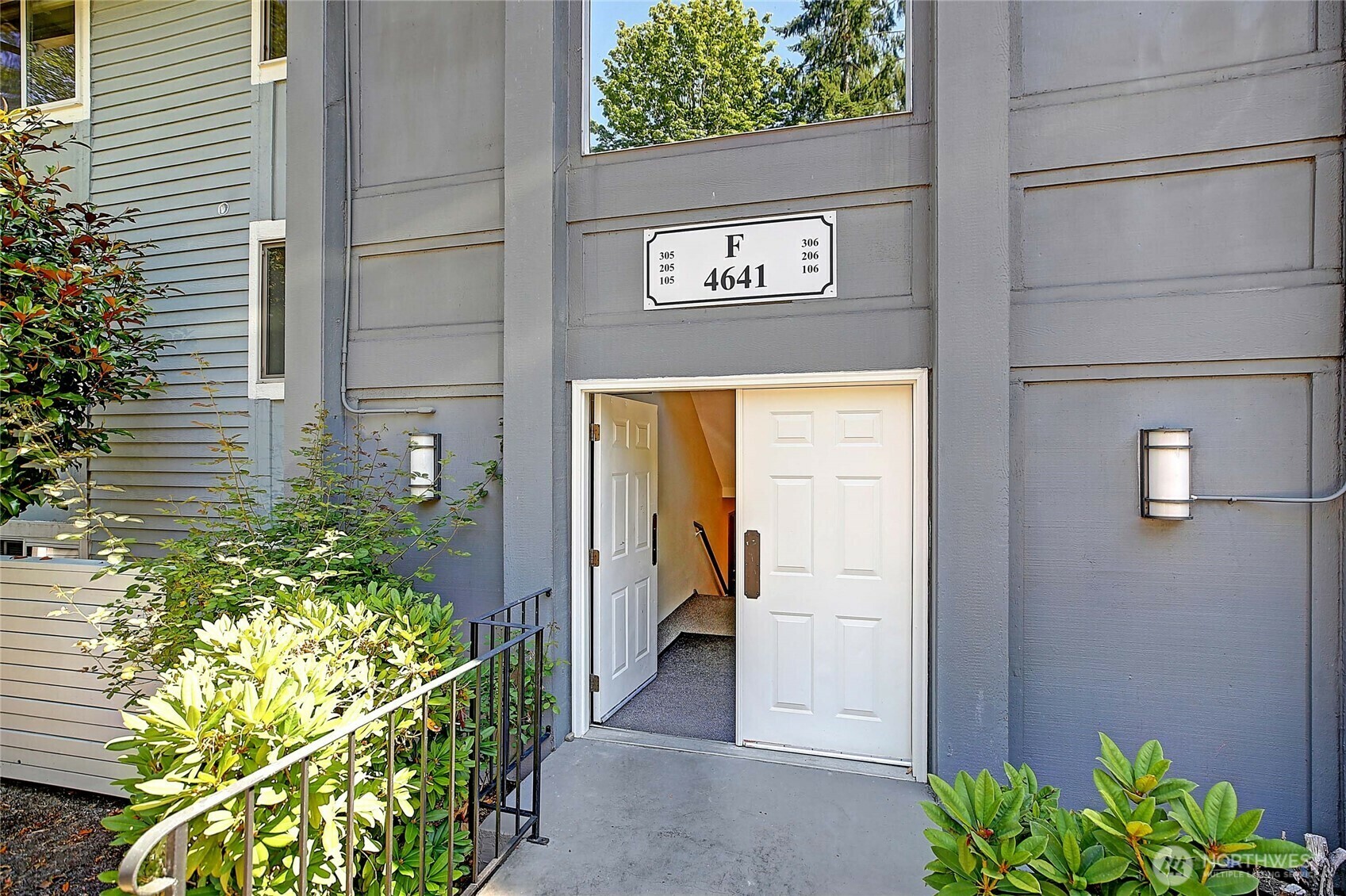 Property Photo: 4641 W Lake Sammamish Parkway SE F205 WA 98027
