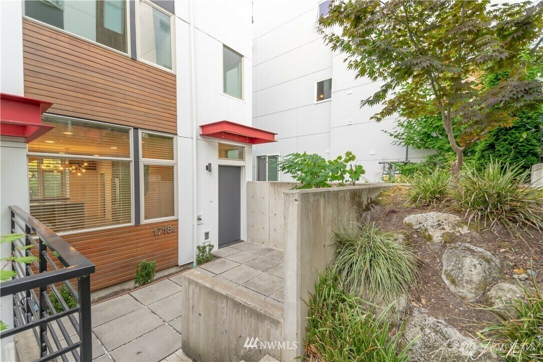 Property Photo: 1718 27th Avenue A WA 98122