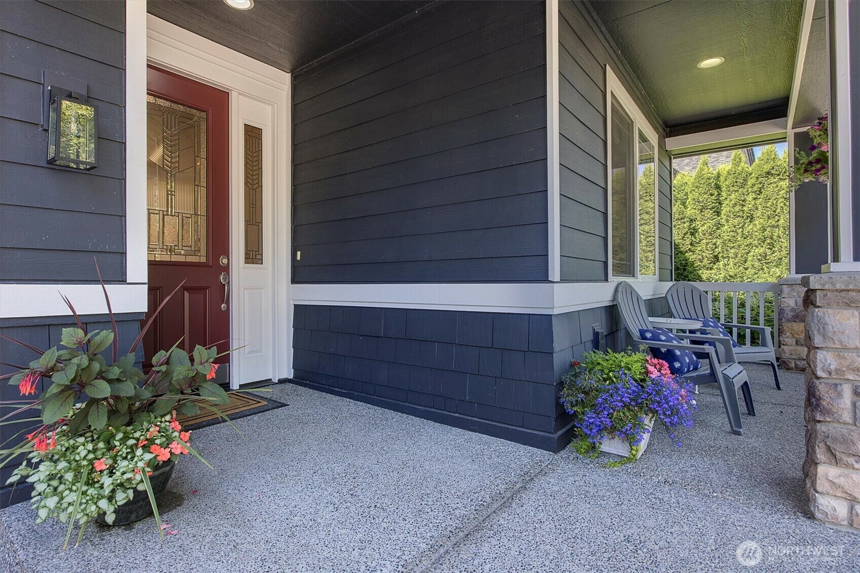 Property Photo: 6925 Oakmont Avenue SE WA 98065