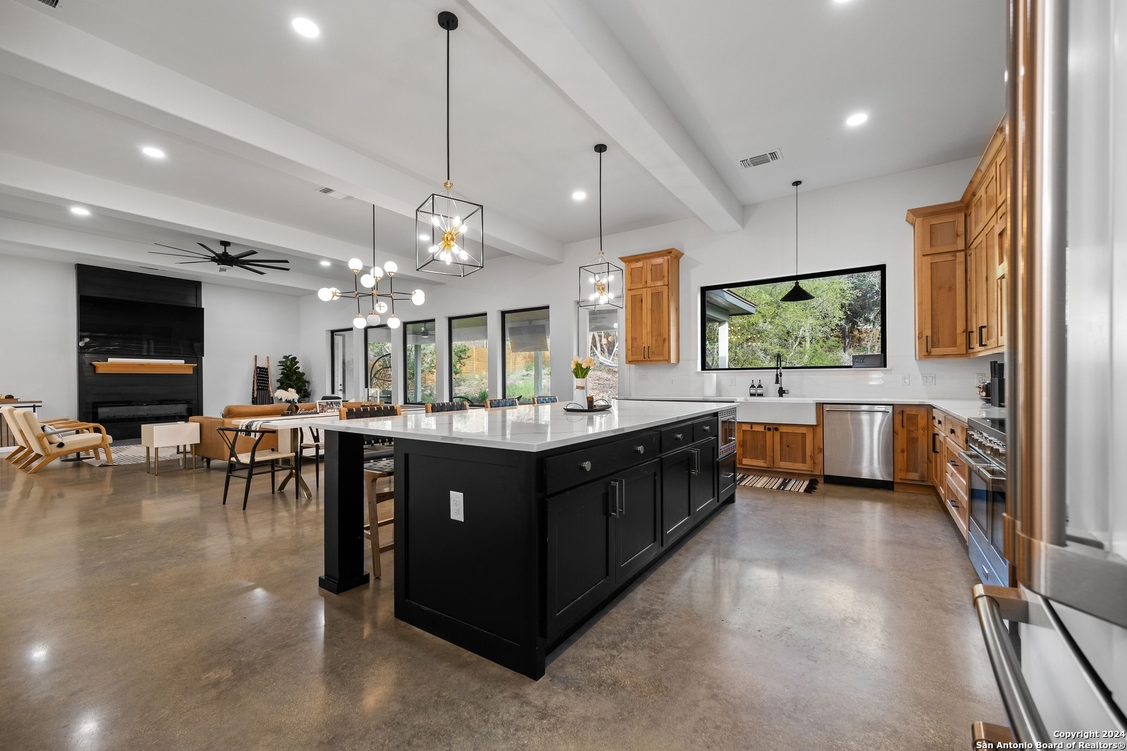 Property Photo: 211 Spacious Sky TX 78260