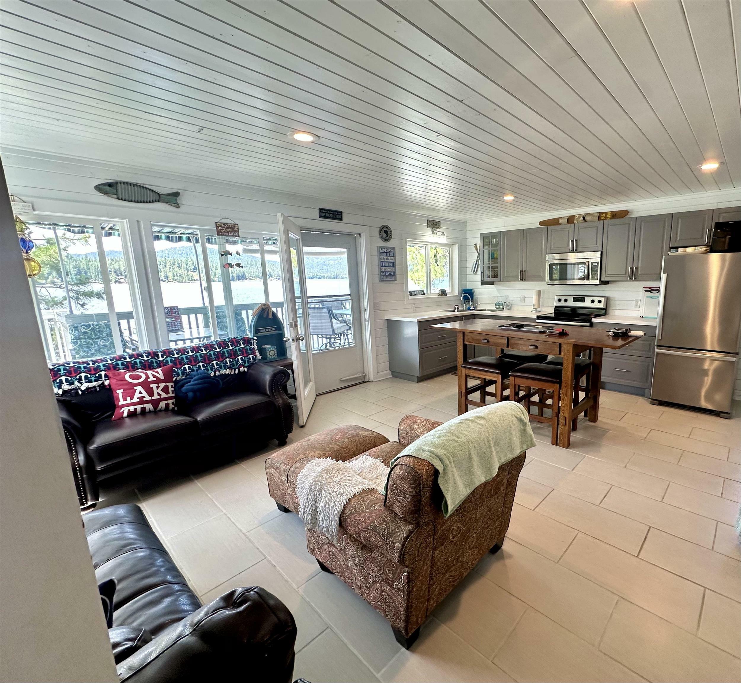 Property Photo:  13009 N East Newman Lake Dr  WA 99025 