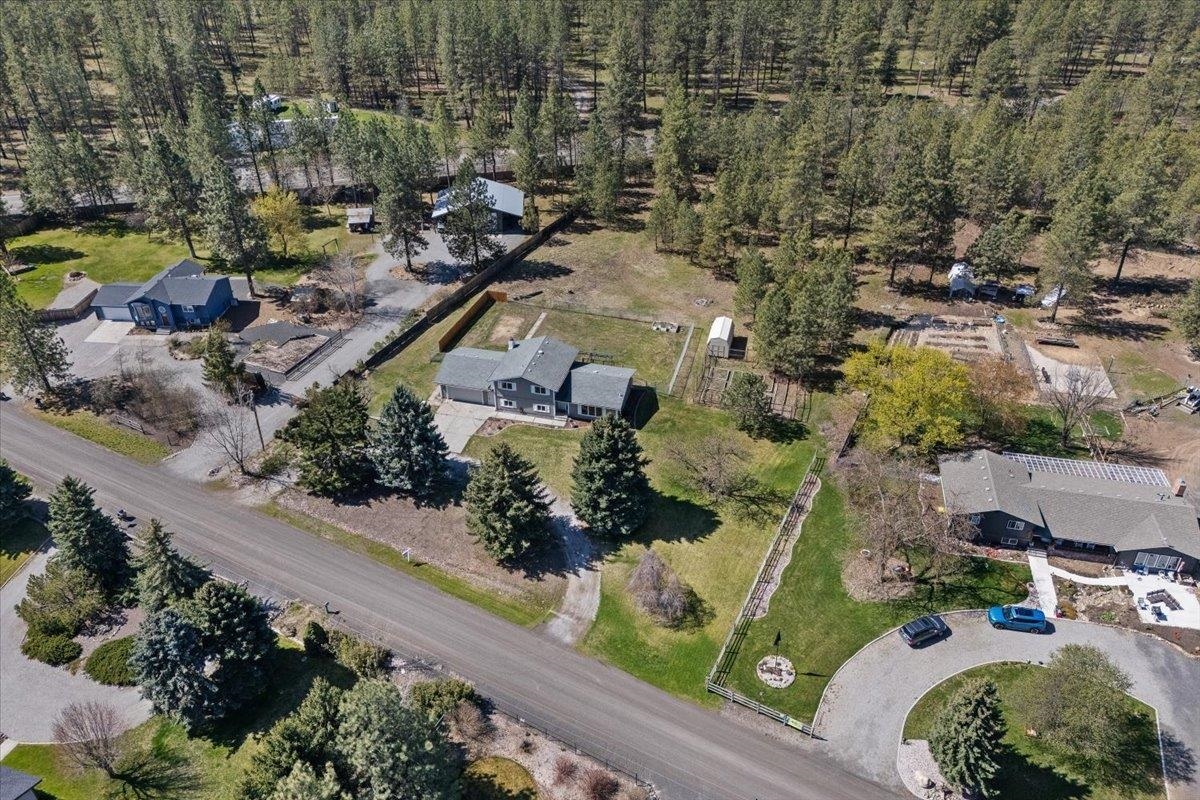 Property Photo:  16409 N Birdie Rd  WA 99026 