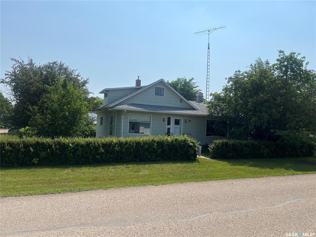 Property Photo: 206 2nd Avenue E SK S0E 1H0
