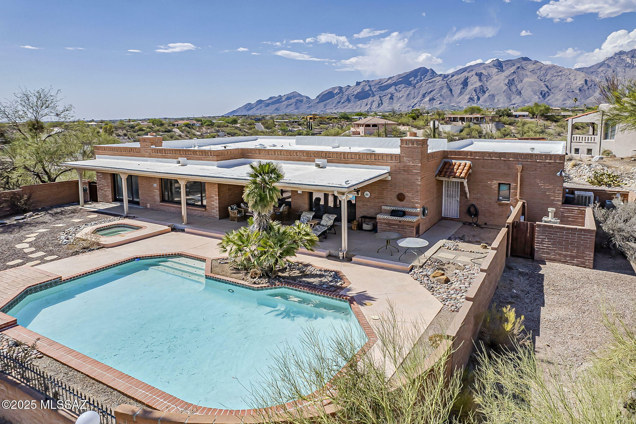 Property Photo:  5951 E Placita De Las Luces  AZ 85750 