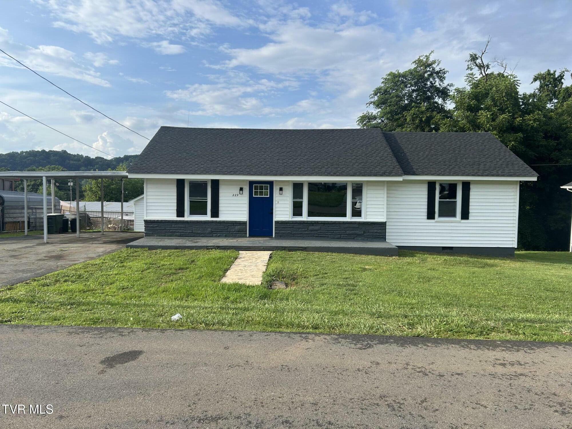 Property Photo: 229 West Doe Avenue TN 37643