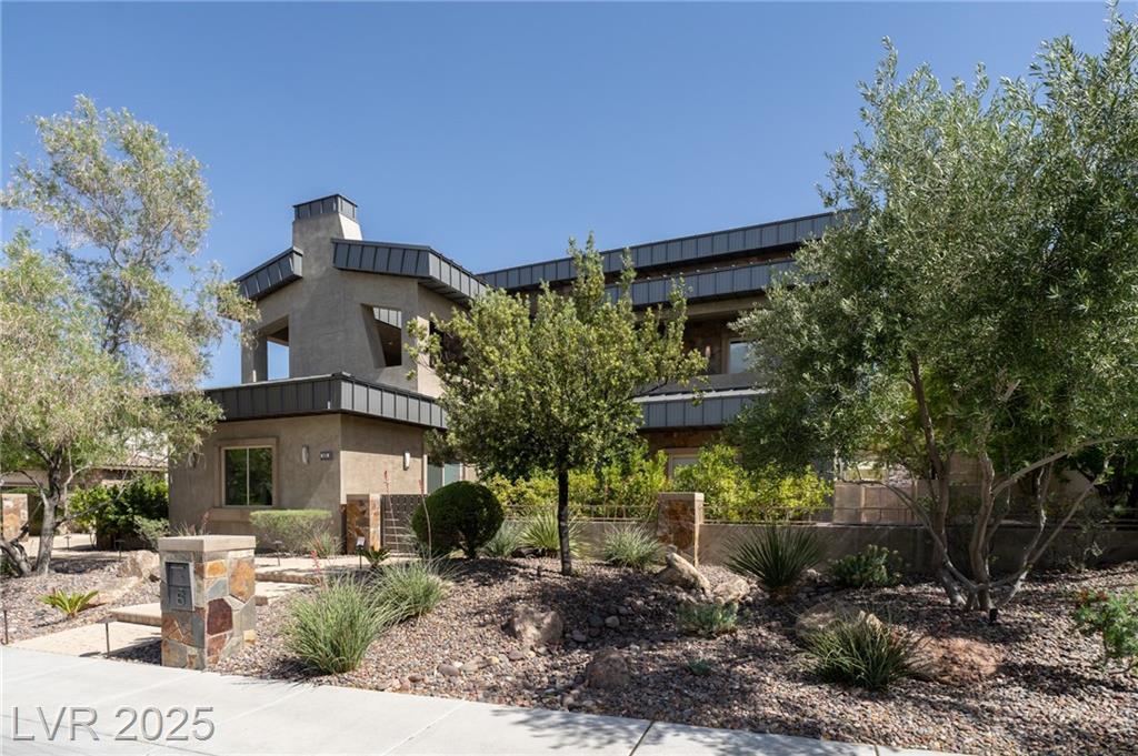 Property Photo: 6 Yorkridge Court NV 89052