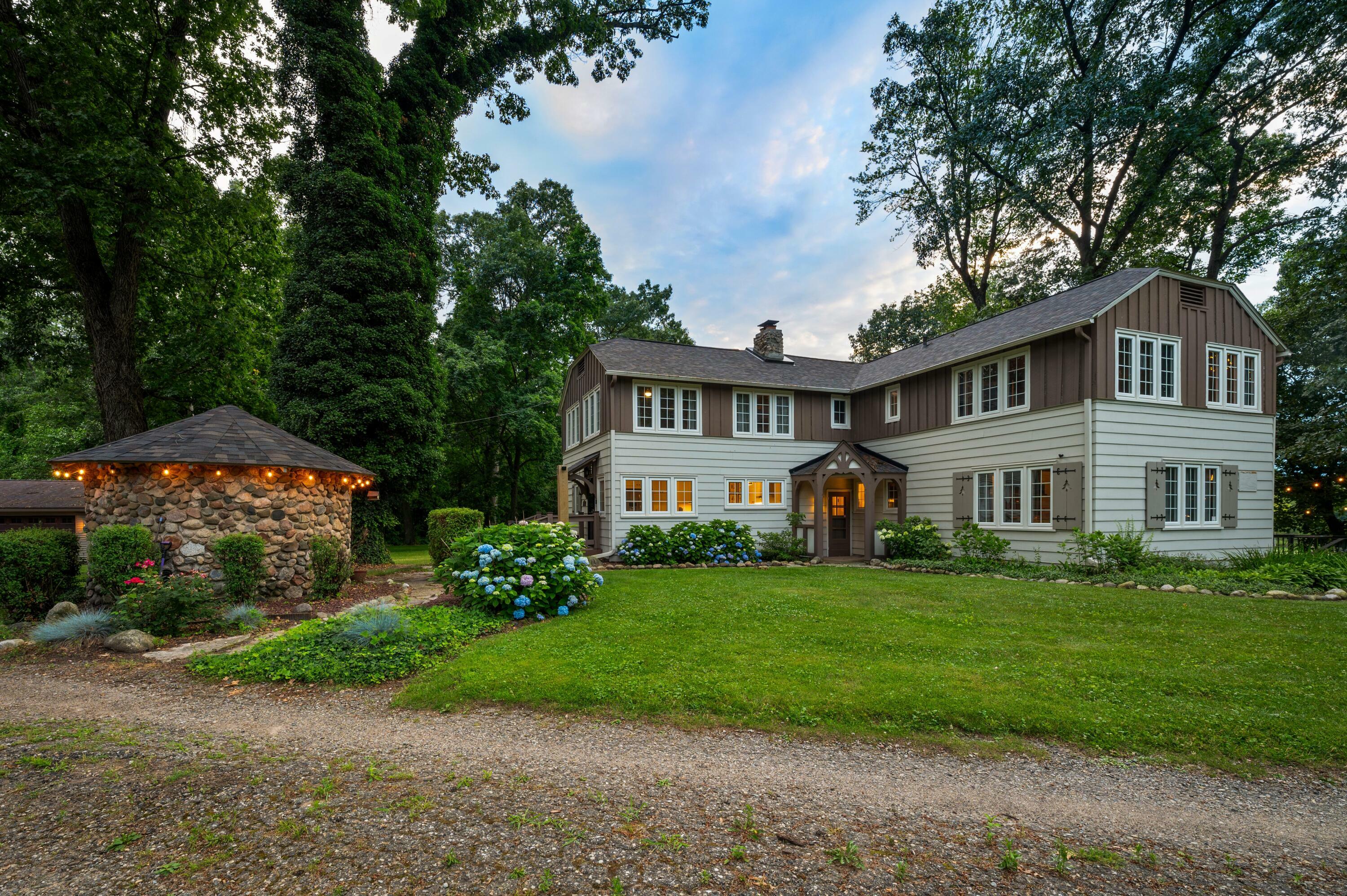 Property Photo: 87132 Cr 687 MI 49057