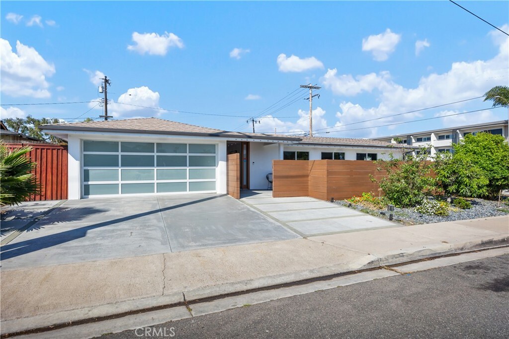 Property Photo: 496 E 16th CA 92627