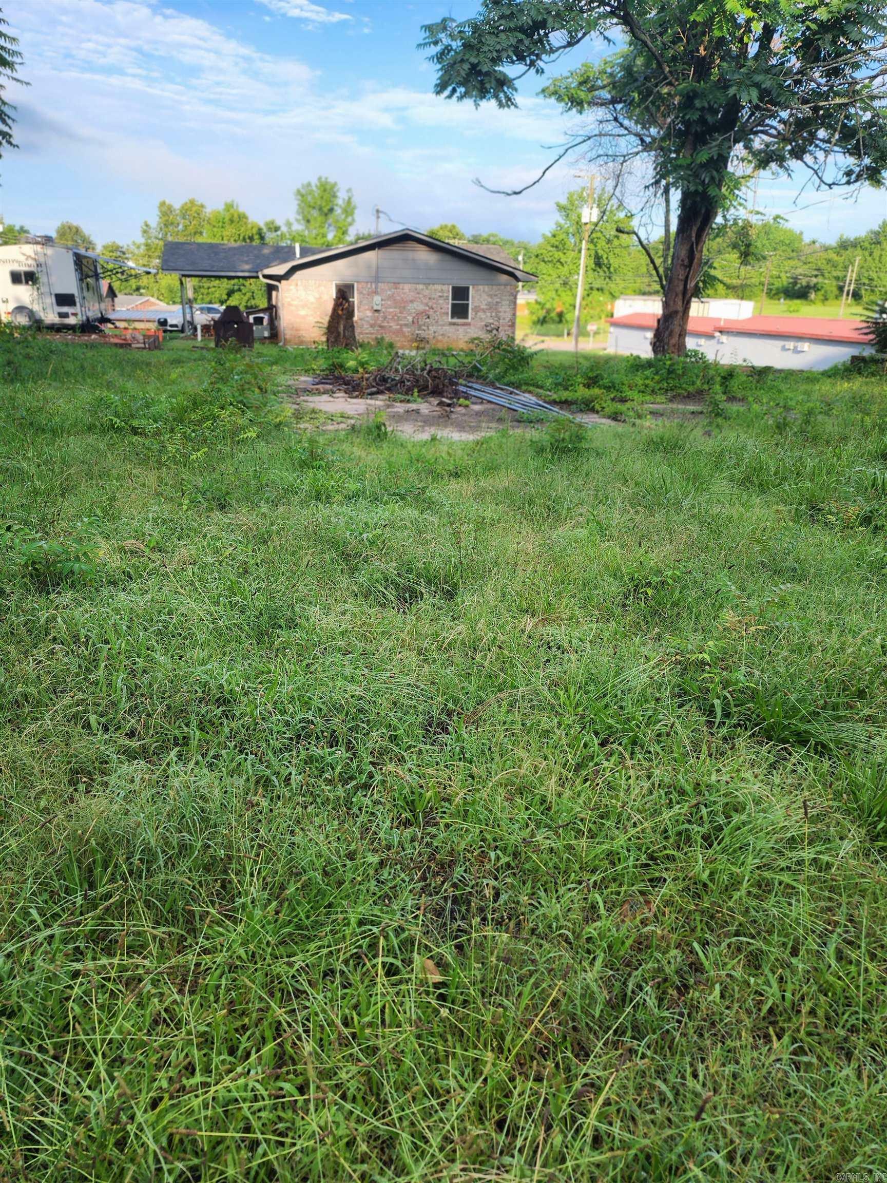 Property Photo: 1101 S Tenth Street AR 71953