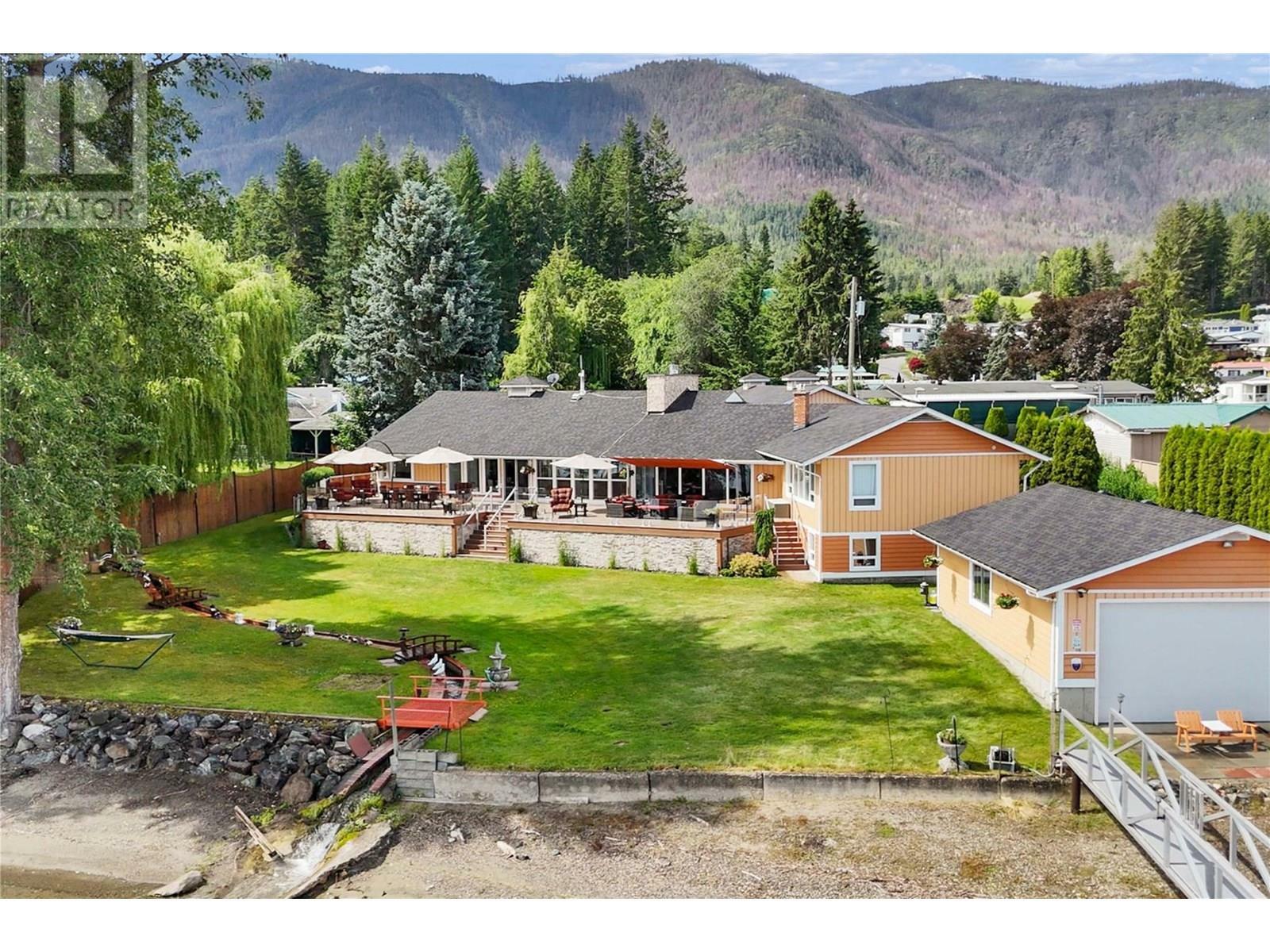957 Garroway Road  Sorrento BC V0E 2W0 photo