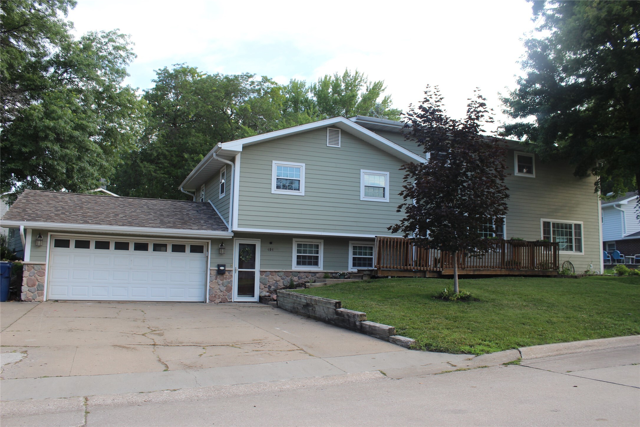 404 Cedar Drive  Pella IA 50219 photo