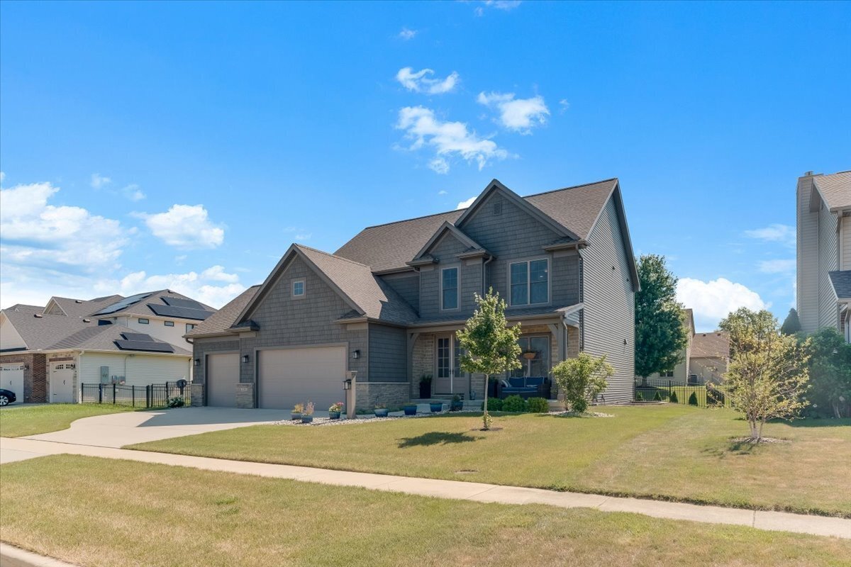 Property Photo: 1504 Jacobs Boulevard IL 61822
