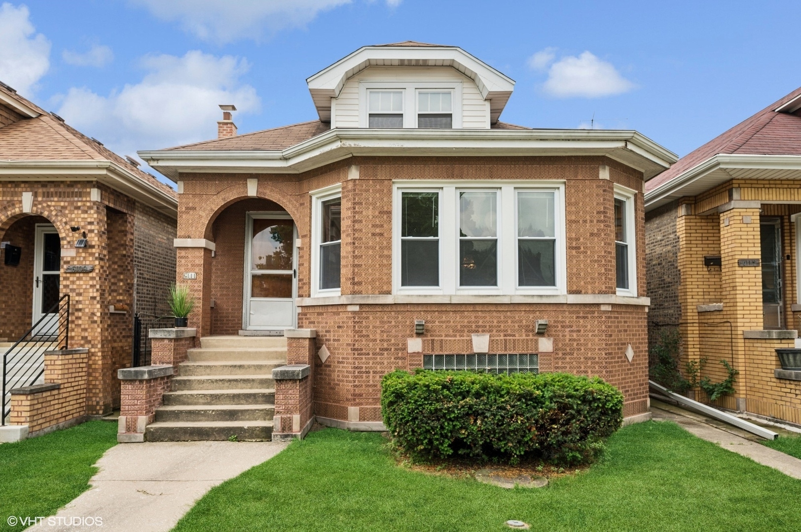Property Photo: 6111 W Barry Avenue IL 60634