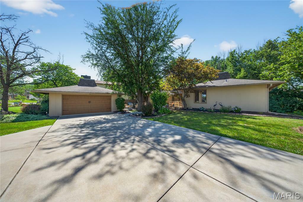 93 Rue Grand Drive  Lake St Louis MO 63367 photo