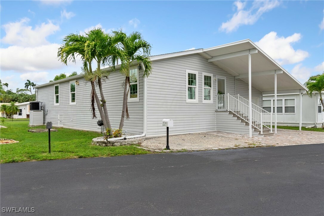 Property Photo: 113 Willow Lane 21 FL 34114