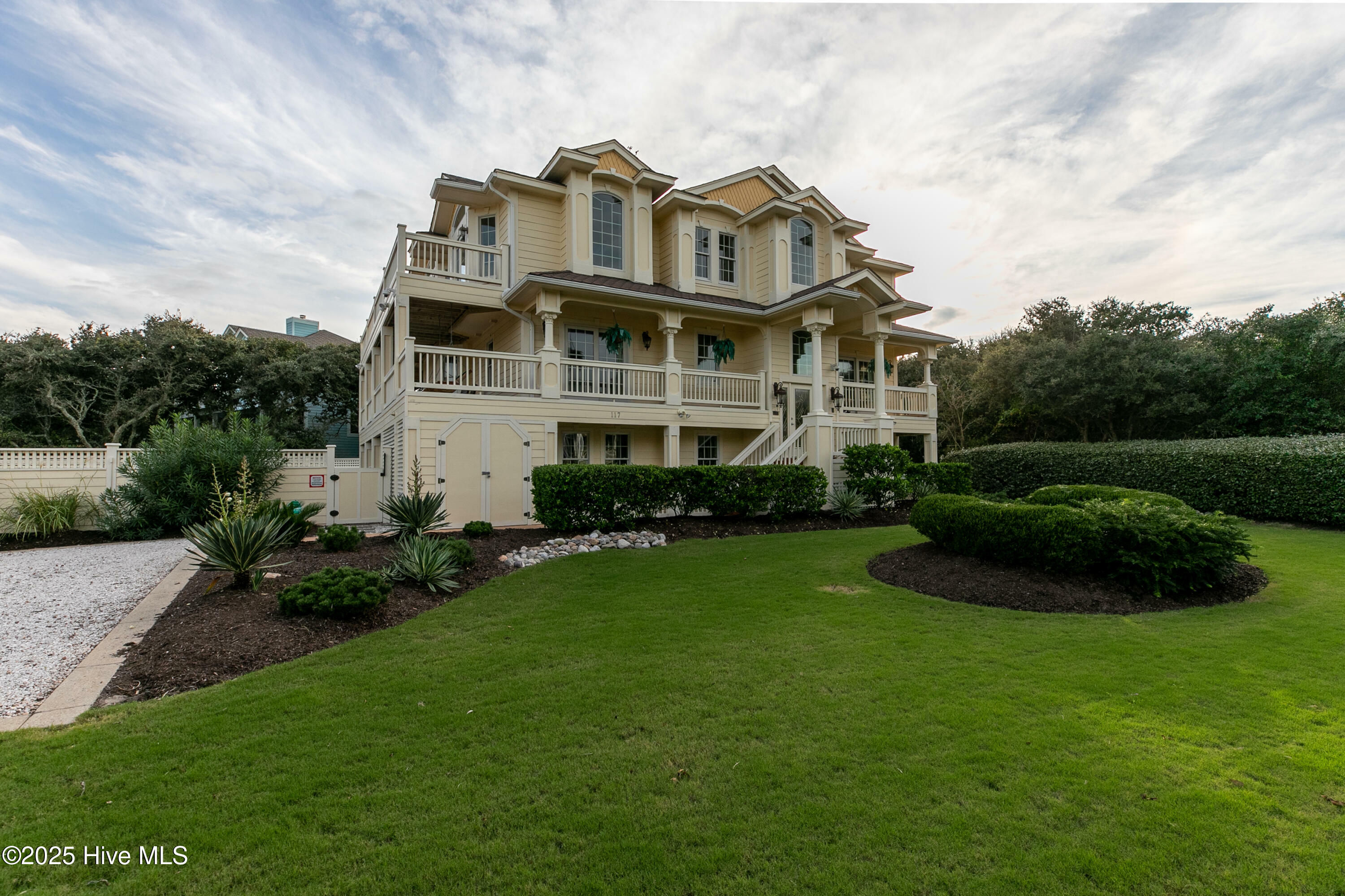 Property Photo:  117 Charles Jenkins Lane E  NC 27949 